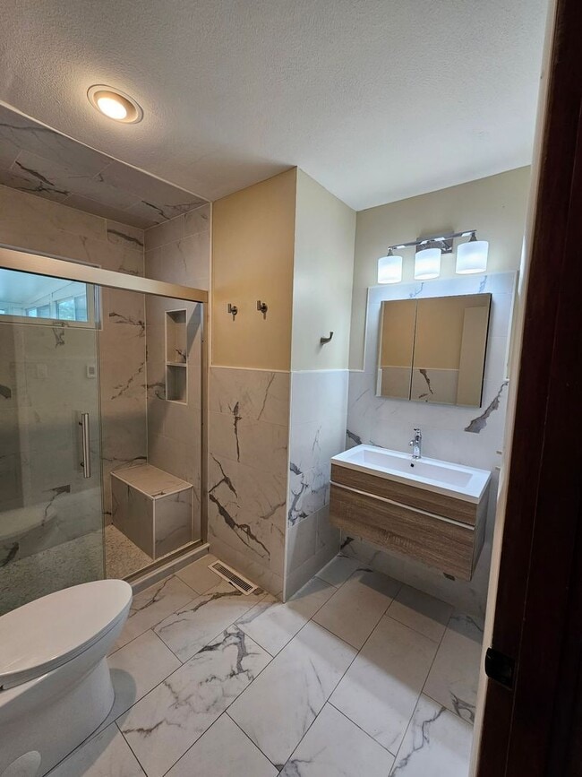 Building Photo - South Shores! 3 Bed, 1.5 bath