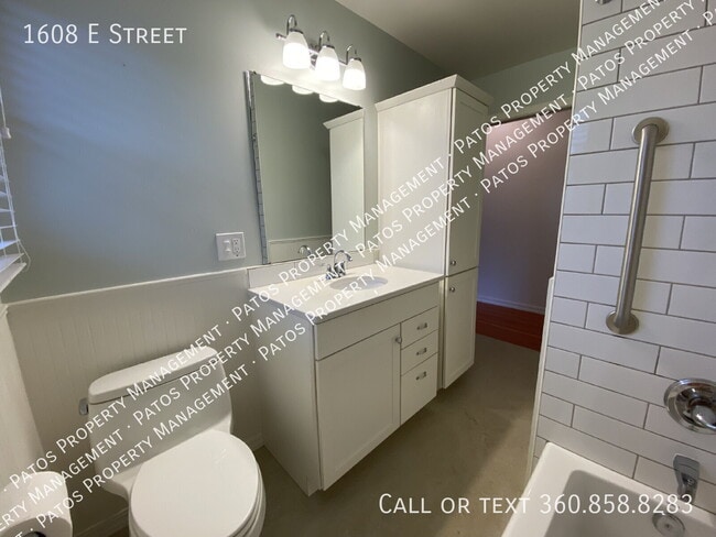 Building Photo - 1608 E St