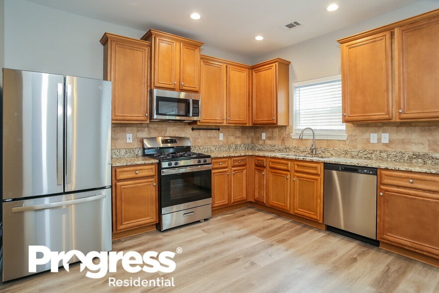 Building Photo - 307 Hidden Creek Ln