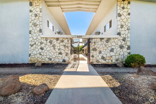 Exterior Photo - 140 Santa Barbara Ave