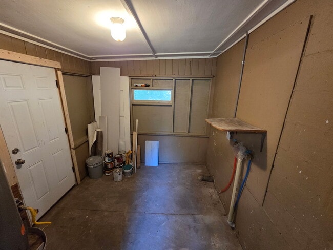 Building Photo - 2866 Edgewood St