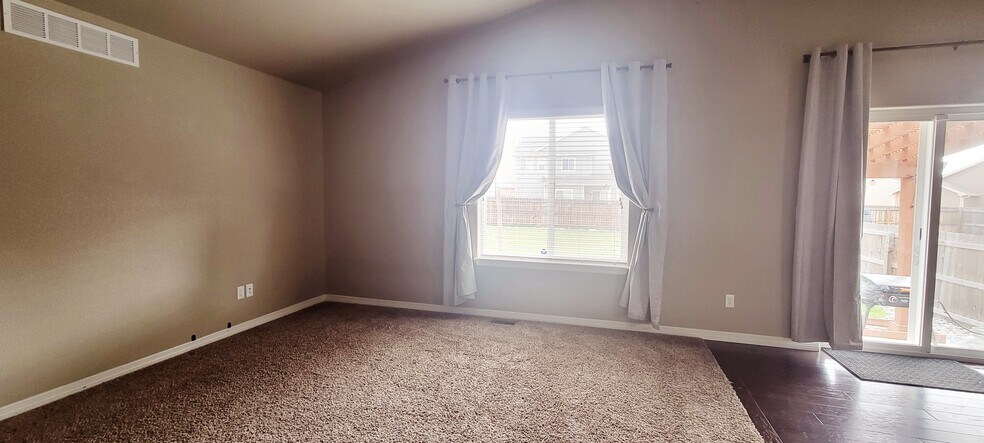 Building Photo - 6729 Kearsarge Dr