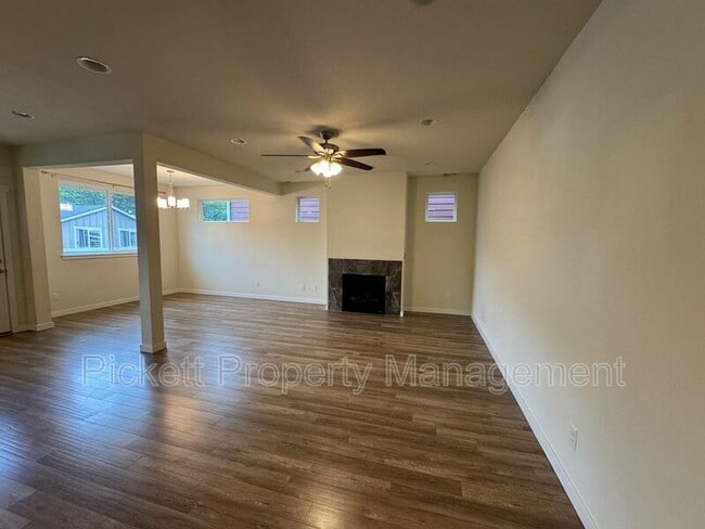 Building Photo - 2537 Filbert Ave