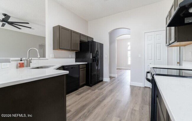 Building Photo - 557 Grand Parke Dr