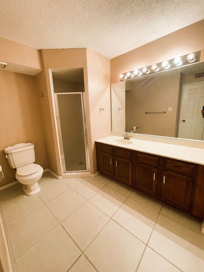 Building Photo - Ladue Schools - Spacious 2B/2B CONDO in Br...