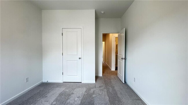 Building Photo - 104 Holt Ln