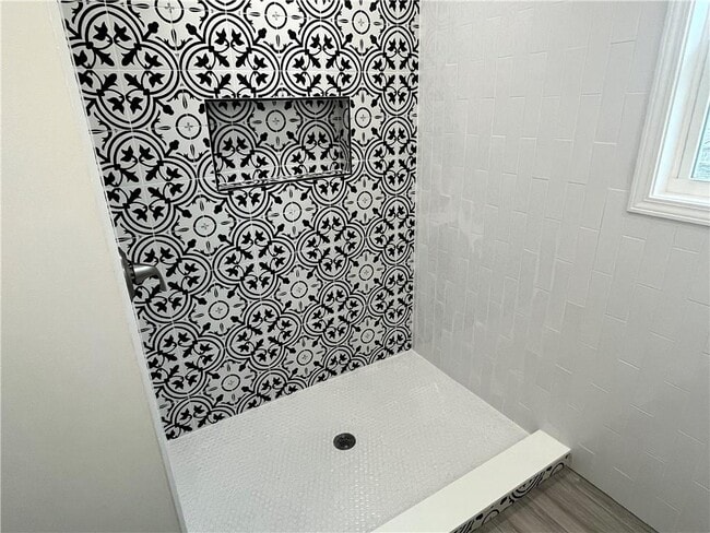 Building Photo - 4500 Kings Lake Dr