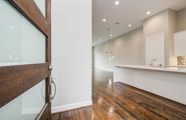 Building Photo - 309 W Pierce St