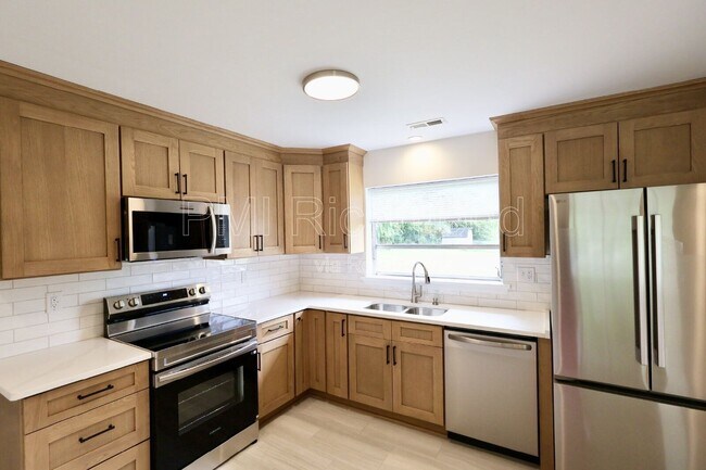Building Photo - 5913 Osoge Rd