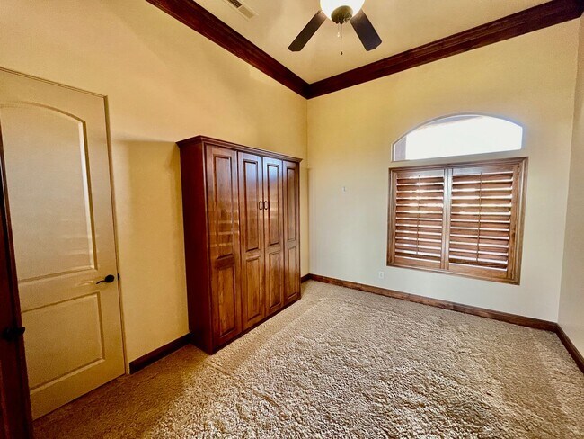 Building Photo - Beautiful Pet-Friendly Home on Green Springs Golf Course