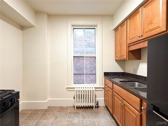 Building Photo - 507 Henry St