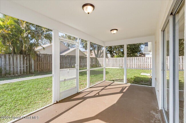 Building Photo - 6651 Fawn Ridge Dr