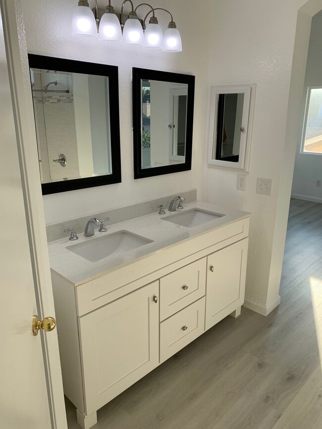 Building Photo - Full remodeled 4 bedroom 3 Bathroom home
