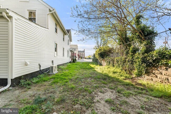 Building Photo - 4 Walnut St