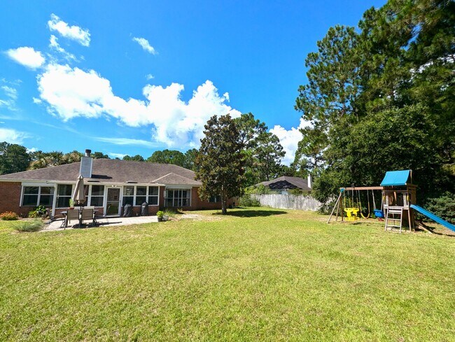 Building Photo - 7570 Pepperwood St