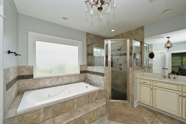 Building Photo - **RARE BRENTWOOD FIND, A MASTERCLASS IN ELEGANT SOUTHERN DESIGN**