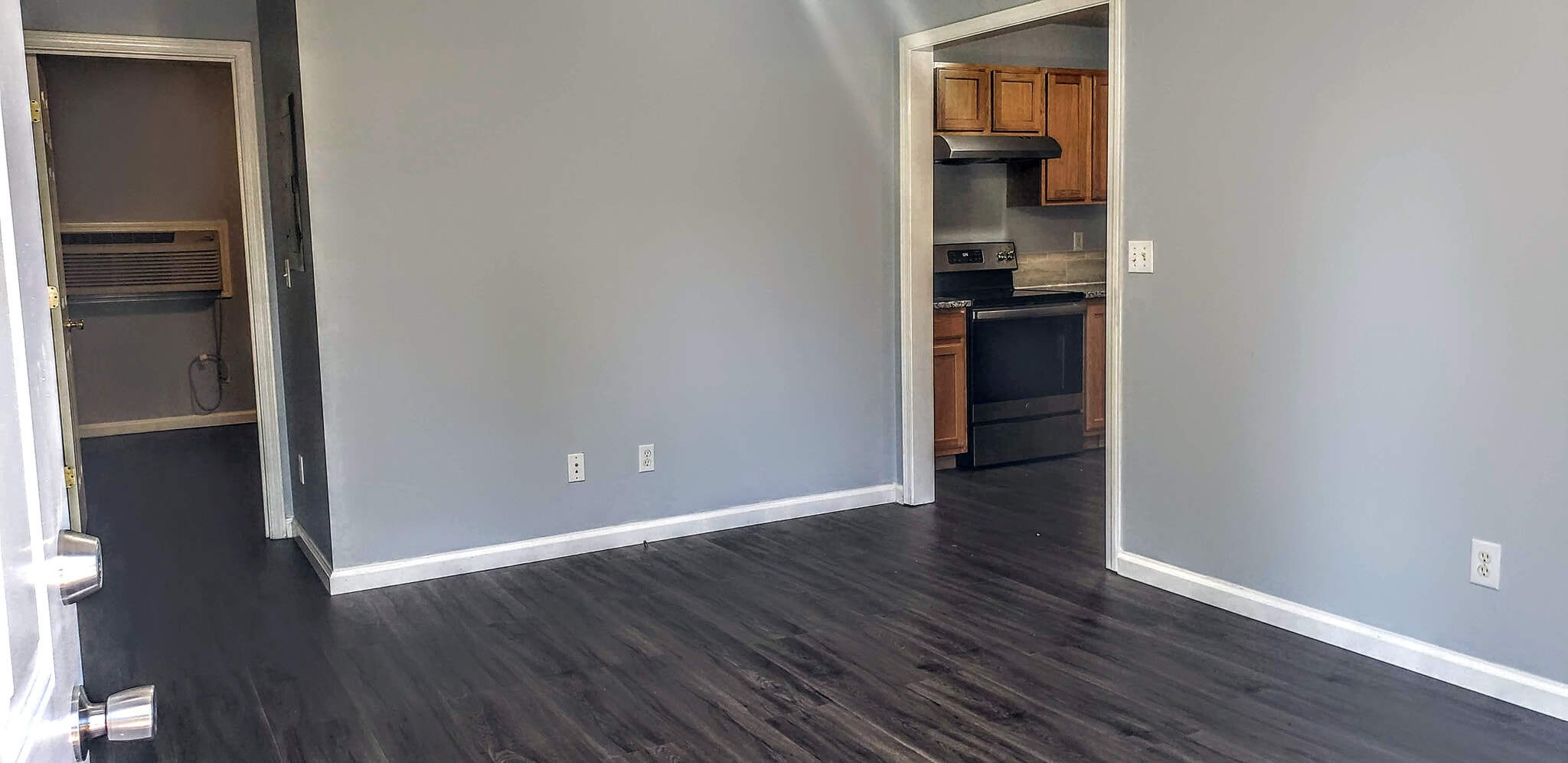 Entry / Living Space - 1360 Shipley church rd