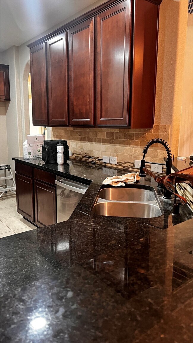 Building Photo - 208 Forest Peak Way