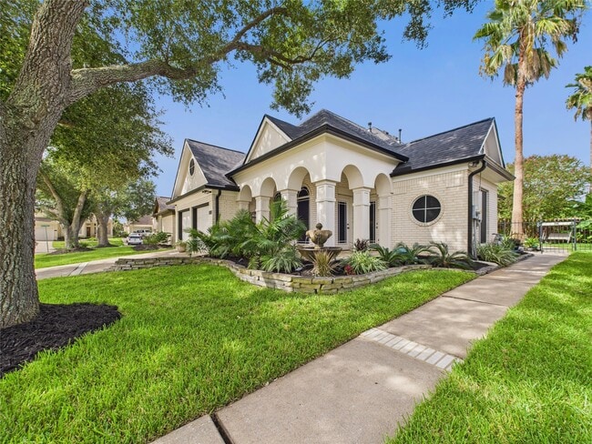 Building Photo - 203 Las Brisas St