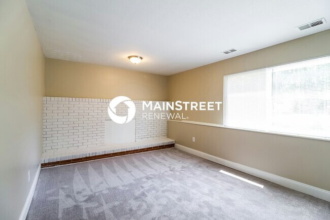 Building Photo - 3 Bedroom Pet-Friendly Home in Columbus, OH with Main Street Renewal