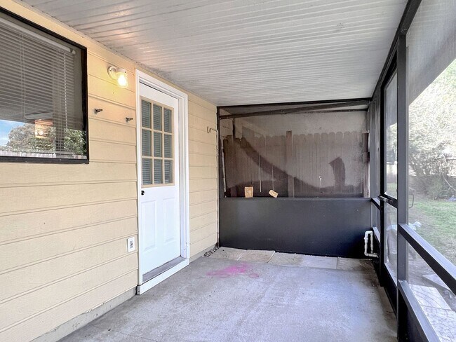 Building Photo - Two-Bedroom End Unit Townhome
