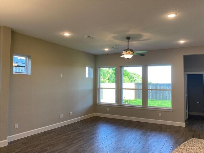 Building Photo - 343 Jolly Ginger Dr