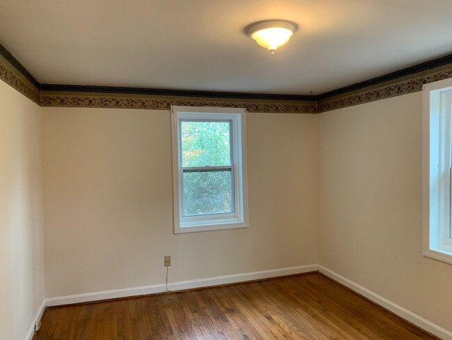 Building Photo - Two Bed Duplex Near Avondale! Great location!