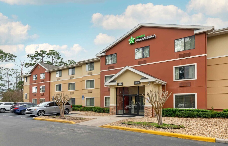 Building Photo - Furnished Studio-Daytona Beach - Internati...