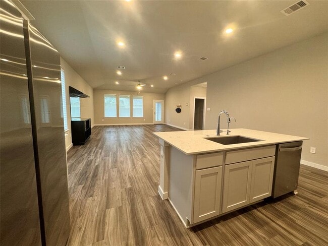 Building Photo - 14273 Lake Lodge Dr