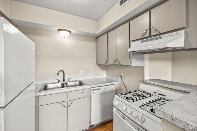 1BR, 1BA - 572SF - Kitchen - HARRIS GARDENS