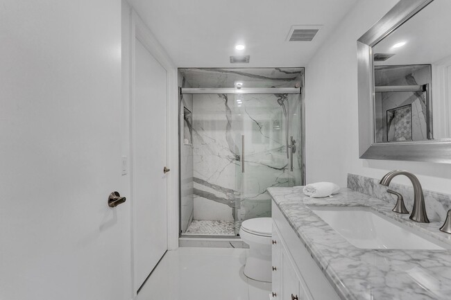 Building Photo - 14476 Amberly Ln
