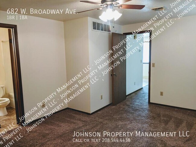 Building Photo - 682 W Broadway Ave