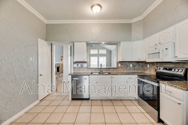 Building Photo - 4404 Junction Dr