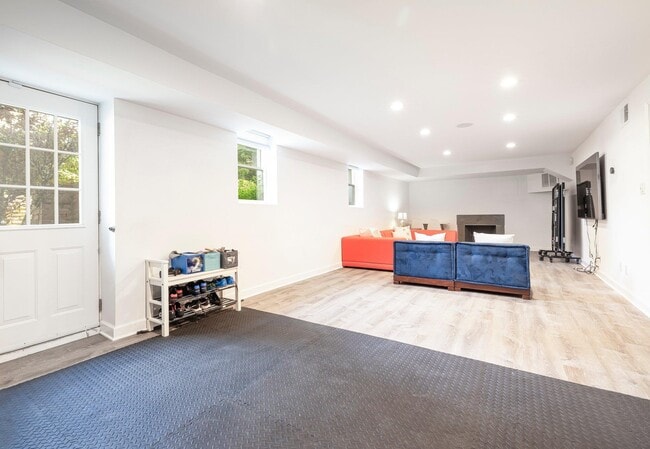 Building Photo - 227 Griffen Ave