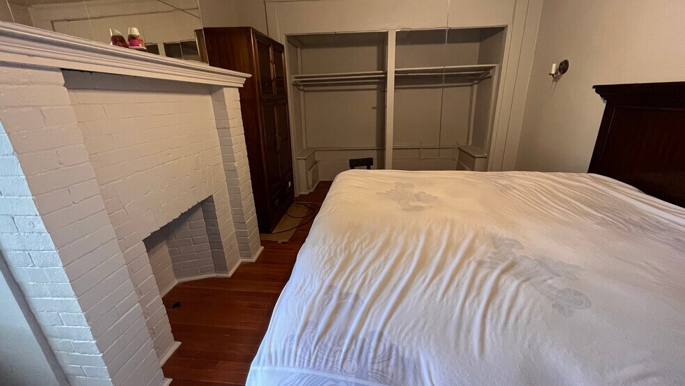 Building Photo - 5859 Hobart St