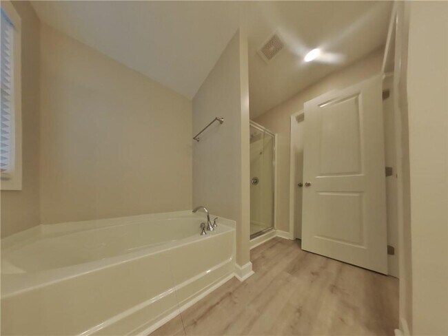 Building Photo - 123 E Rdg Wy