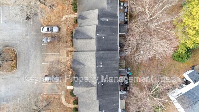 Building Photo - 16 Raelans Cir