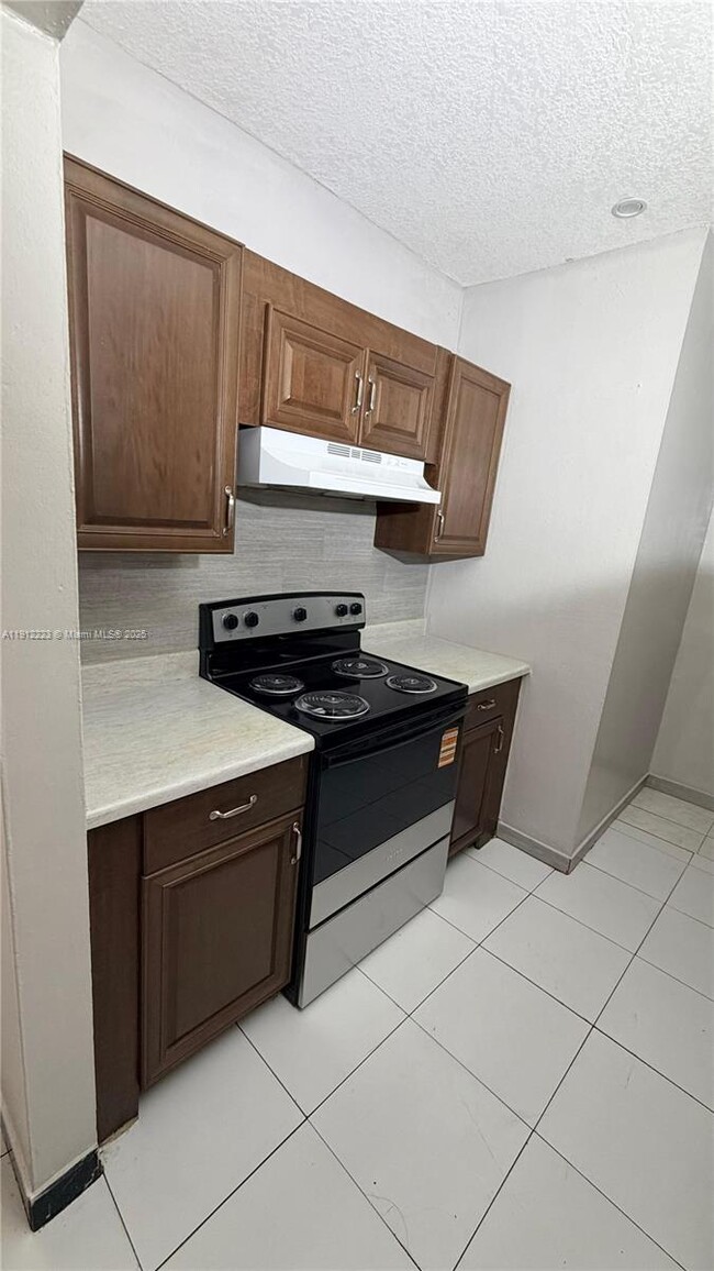 Building Photo - 581 Kathy Ln