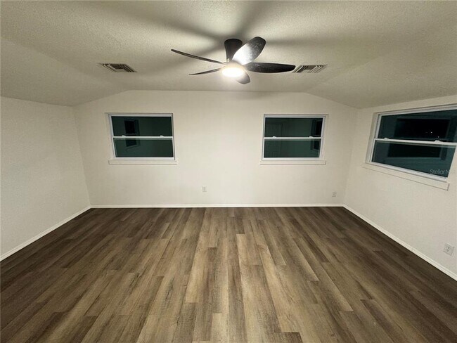Building Photo - 38839 Miller Ave