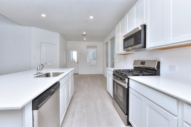 Building Photo - 18010 Cedar Waxwing Wy