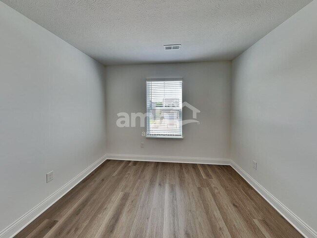 Building Photo - 9184 Henley Ave