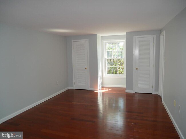 Building Photo - 3045 Federal Hill Dr