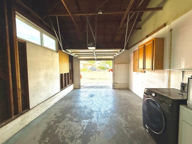 Building Photo - Remodeled Paradise Hills Home With Spectacular Views