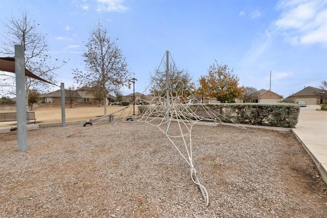 Building Photo - 102 Hedge Grn Holw