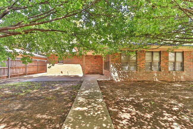 Building Photo - 8107 Salem Ave
