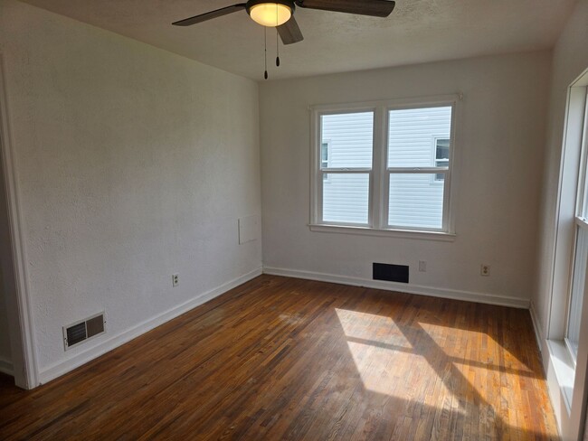 Building Photo - Updated 2-Bedroom, 1-Bathroom Home with Garage – $1,350/Month | Accepting Section 8