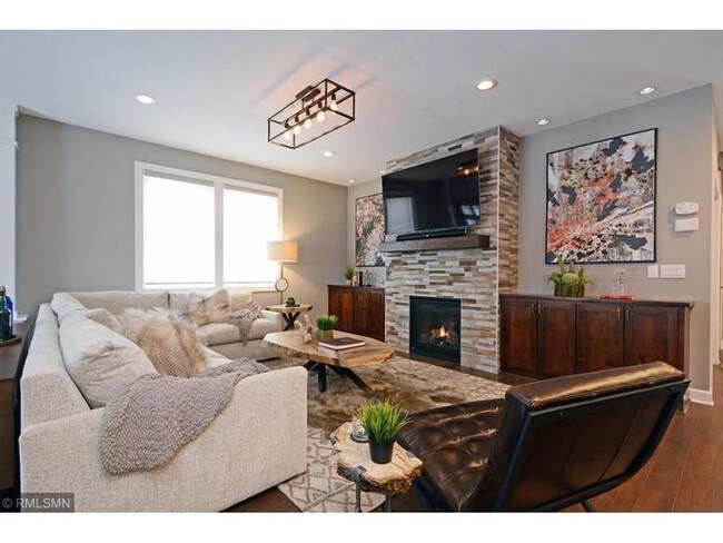 Building Photo - 3221 42nd Ave S