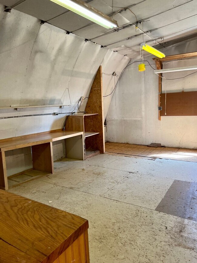 Building Photo - Country living! 1st floor laundry 3+ car garage with work shop