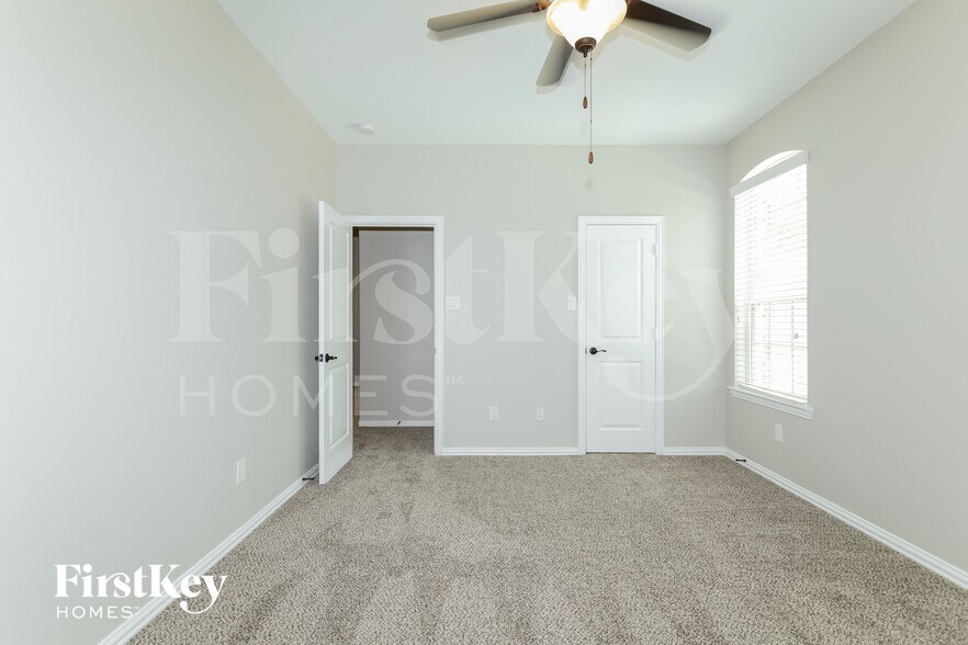 Building Photo - 119 Del Carmen Dr