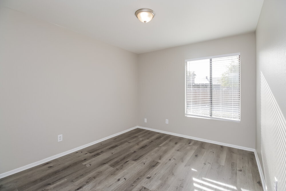 Building Photo - 657 W Shawnee Dr